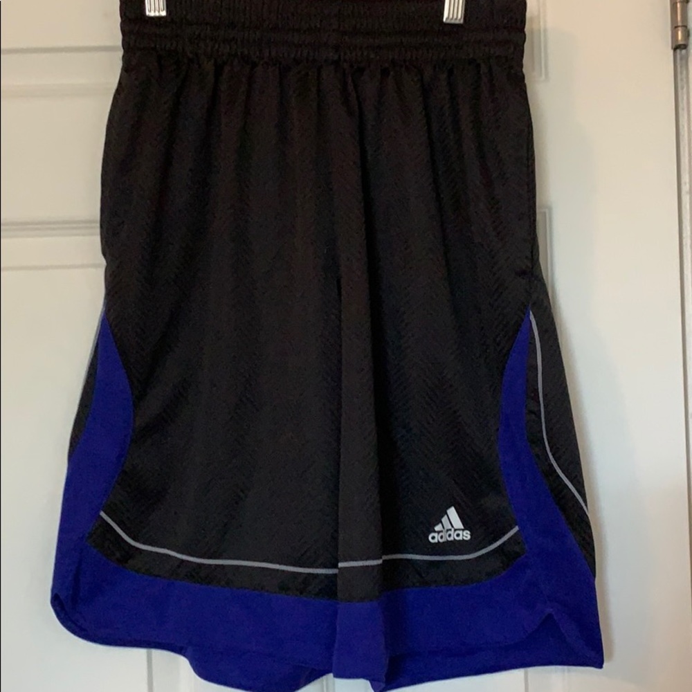 Med. adidas shorts